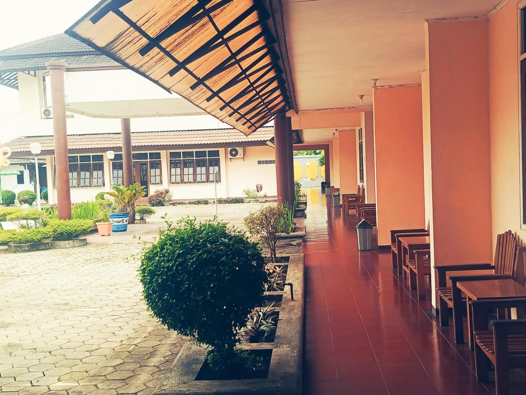 Hotel Wijaya Purwokerto Dış mekan fotoğraf